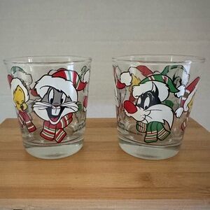 Vintage 1994 Warner Bros. Looney Tunes Christmas Glasses Set of 2. Bugs Bunny!